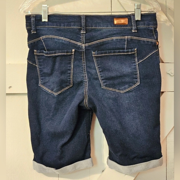 5/$25 Juicy Couture Flaunt It Bermuda Short - Picture 2 of 9